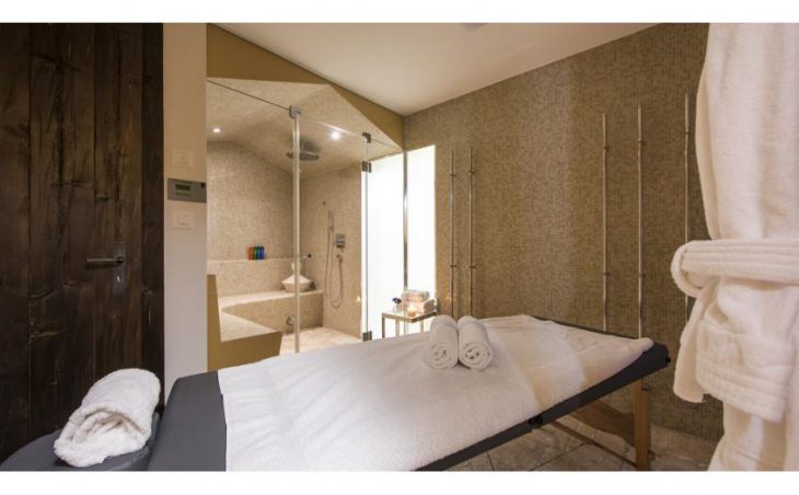 Petiti, Verbier, Massage & Bathroom